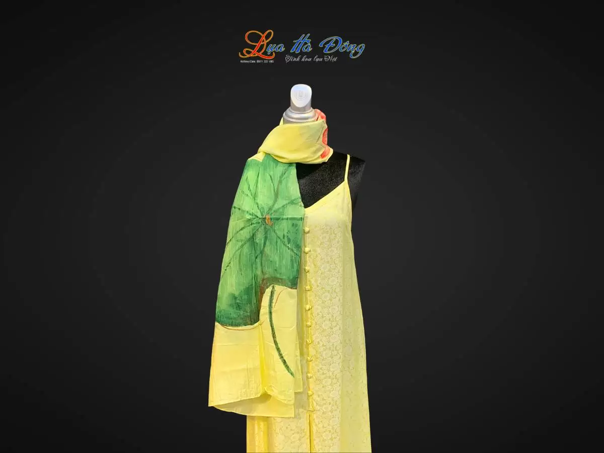 Khăn lụa tơ tằm vẽ tay hoa sen