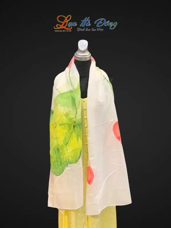 Khăn lụa tơ tằm vẽ tay hoa sen