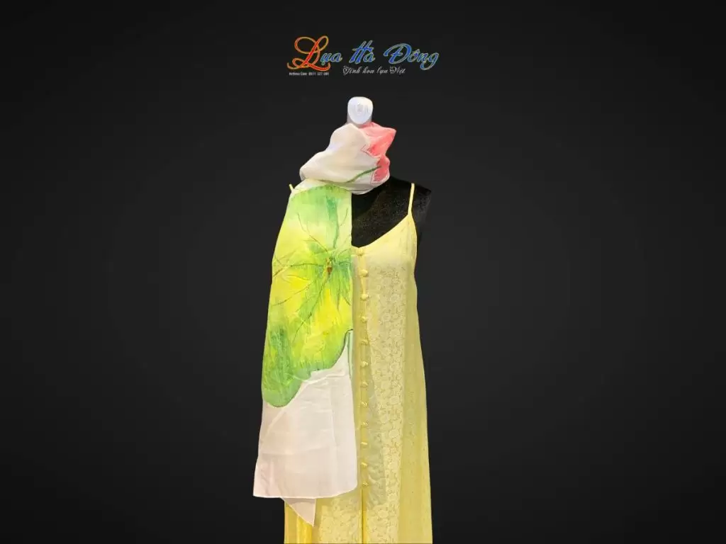 Khăn lụa tơ tằm vẽ tay hoa sen