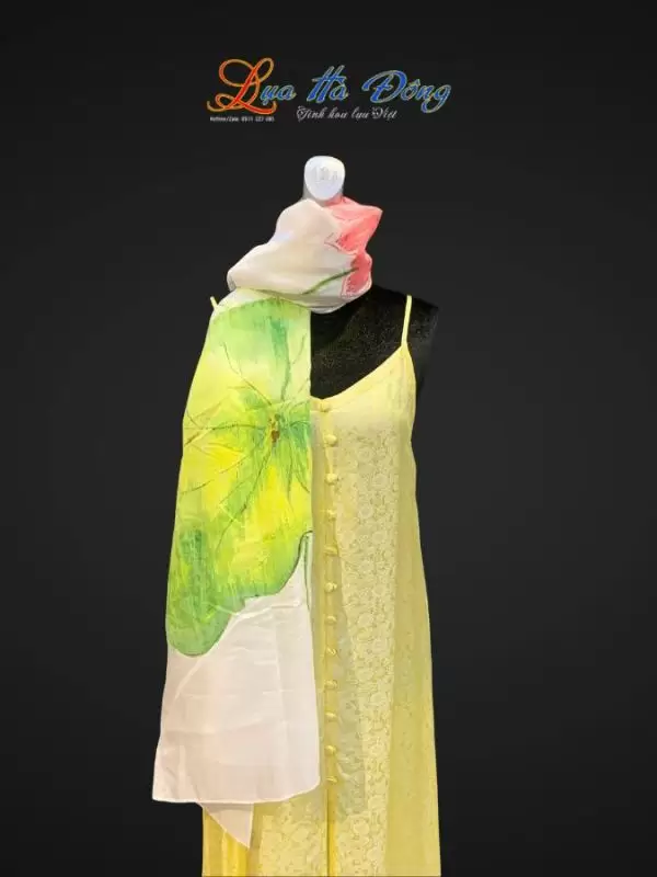 Khăn lụa tơ tằm vẽ tay hoa sen