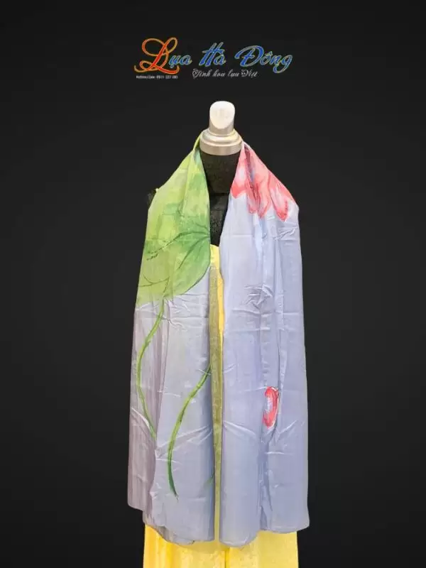 Khăn lụa tơ tằm vẽ tay hoa sen