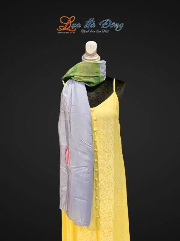 Khăn lụa tơ tằm vẽ tay hoa sen