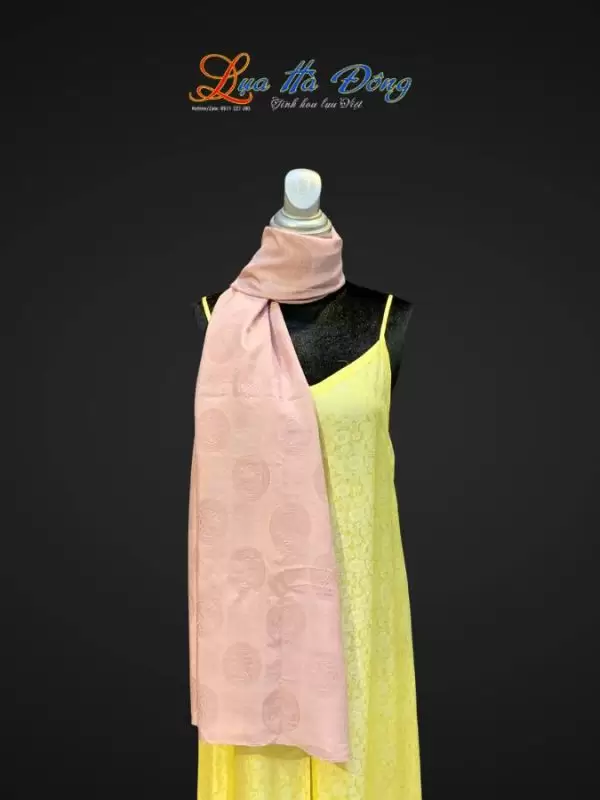 Khăn lụa vân cổ triện thọ