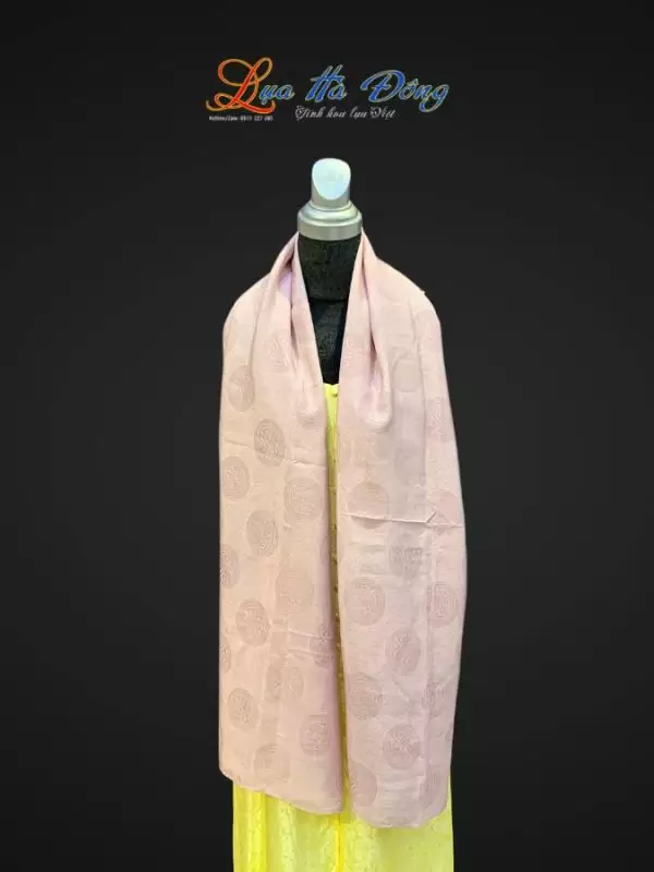 Khăn lụa vân cổ triện thọ