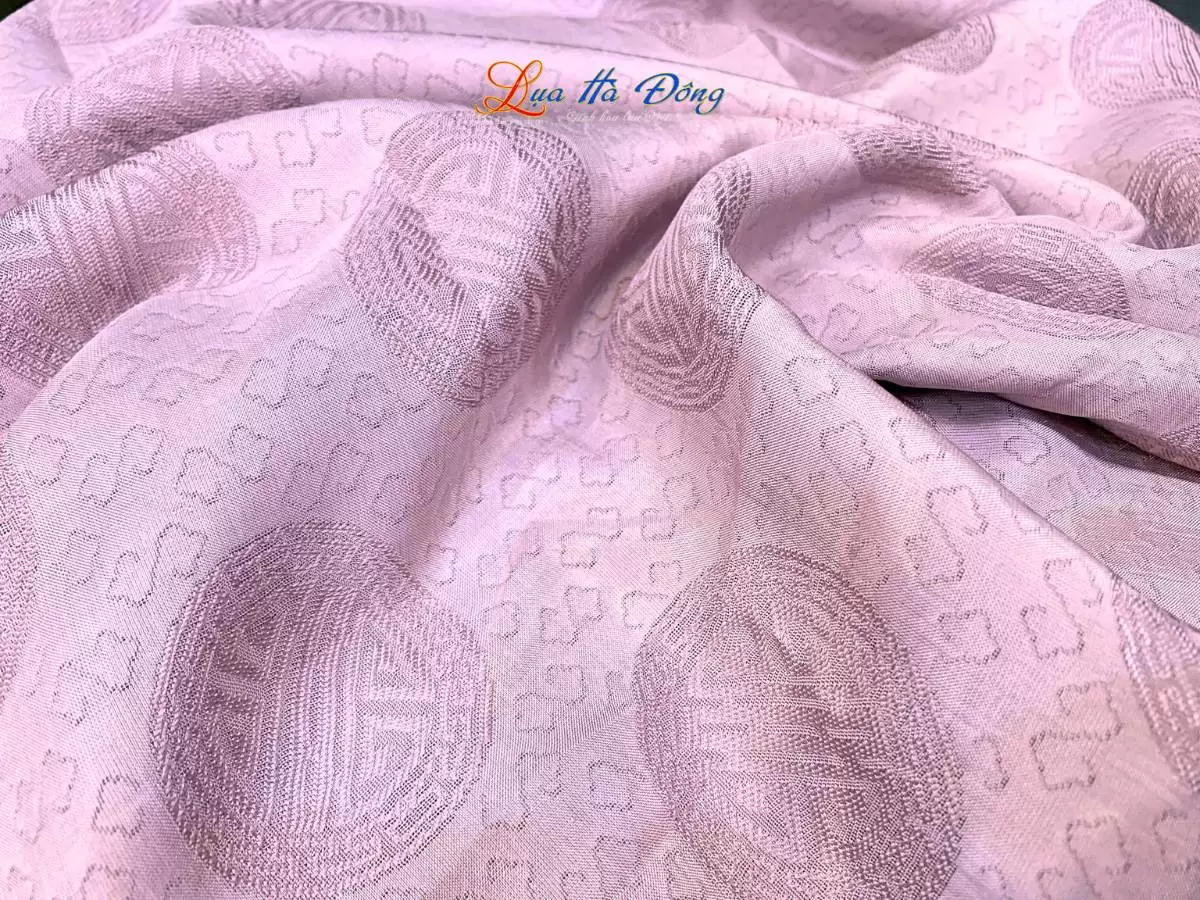 Khăn lụa vân cổ triện thọ