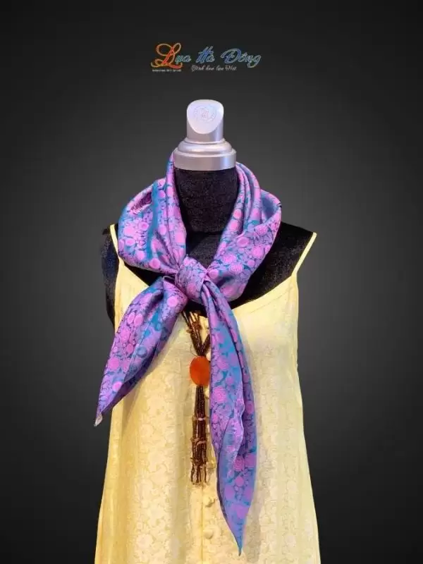 Khăn lụa vuông họa tiết hồng thọ tím xanh