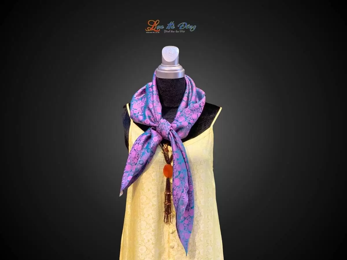 Khăn lụa vuông họa tiết hồng thọ tím xanh