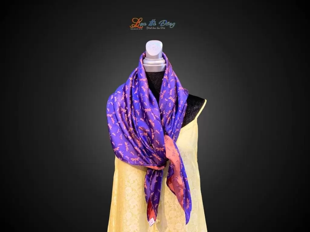Khăn lụa vuông họa tiết chuồn chuồn xanh tím
