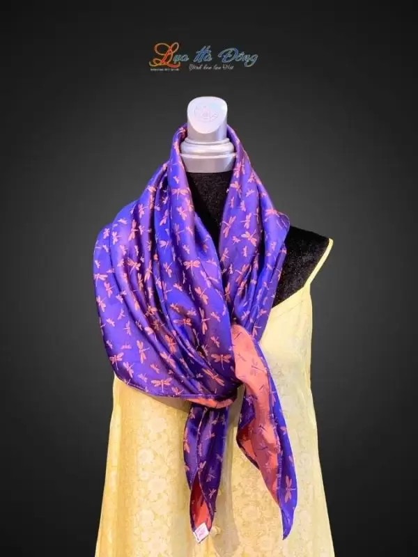 Khăn lụa vuông họa tiết chuồn chuồn xanh tím