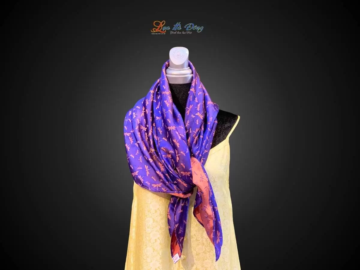 Khăn lụa vuông họa tiết chuồn chuồn xanh tím
