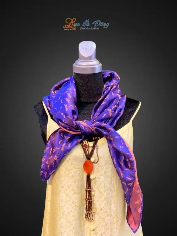 Khăn lụa vuông họa tiết chuồn chuồn xanh tím