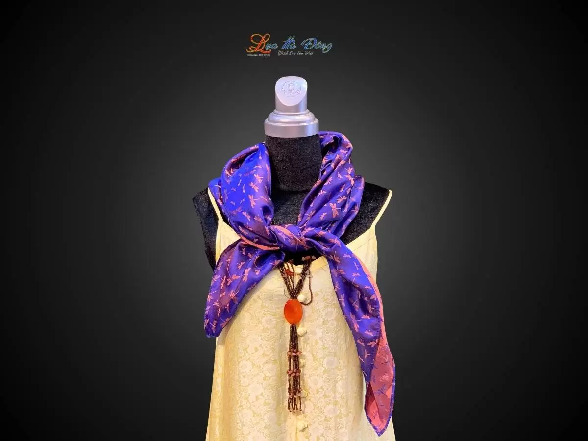 Khăn lụa vuông họa tiết chuồn chuồn xanh tím
