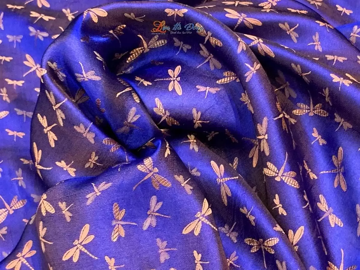 Khăn lụa vuông họa tiết chuồn chuồn xanh tím