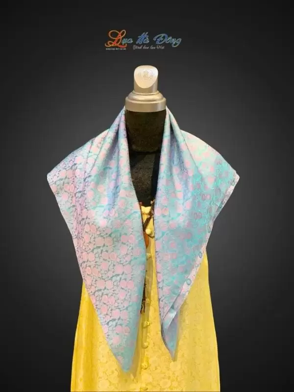 Khăn lụa vuông họa tiết hồng thọ hồng xanh