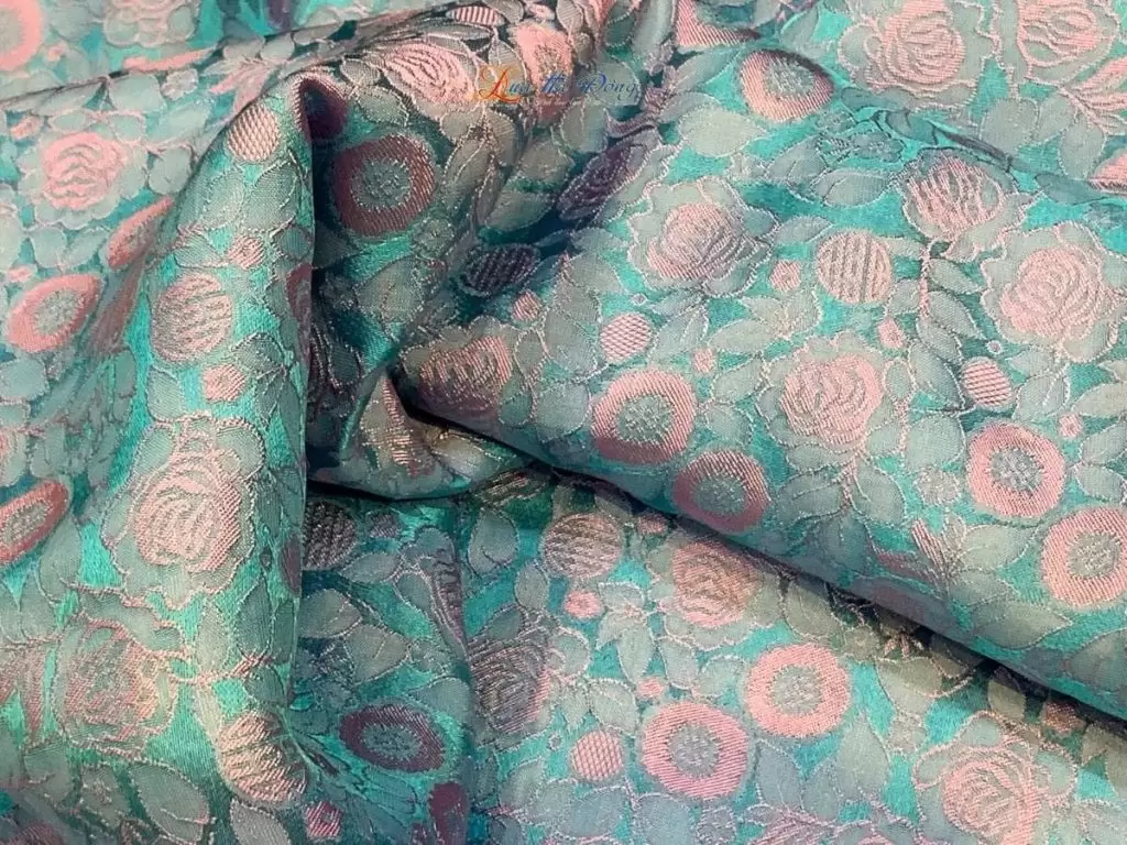 Khăn lụa vuông họa tiết hồng thọ hồng xanh