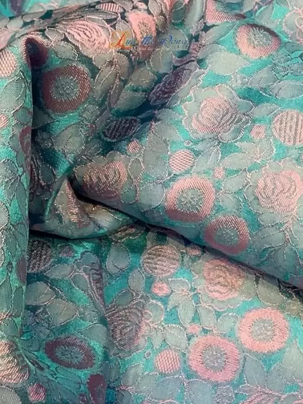 Khăn lụa vuông họa tiết hồng thọ hồng xanh