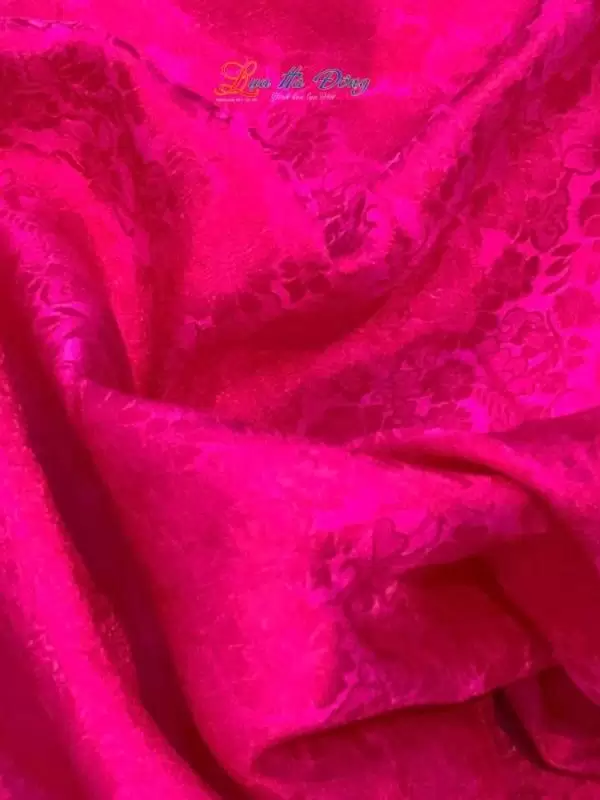 Khăn lụa vuông họa cúc hồng