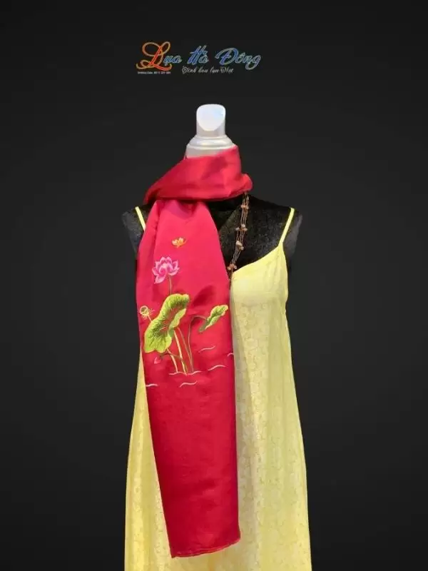 Khăn lụa trơn thêu sen đỏ mận