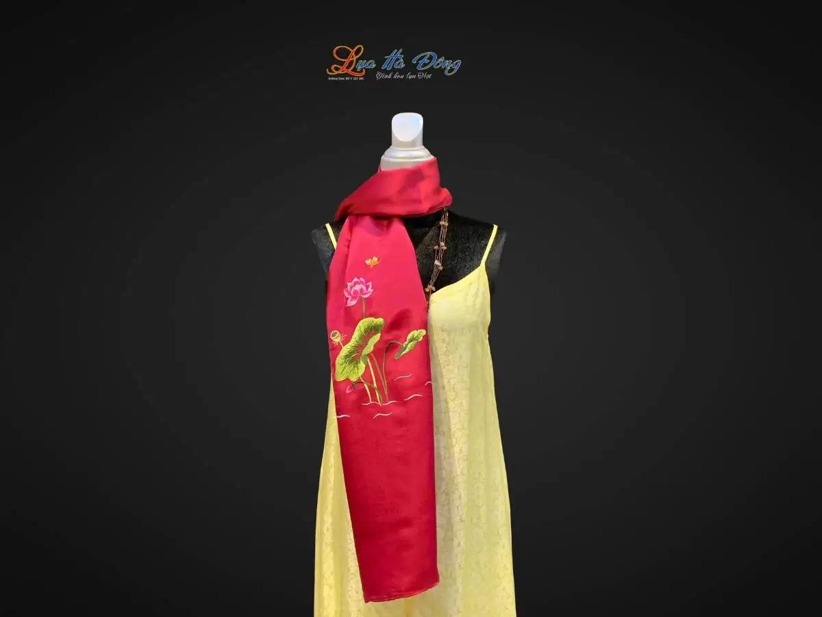 Khăn lụa trơn thêu sen đỏ mận
