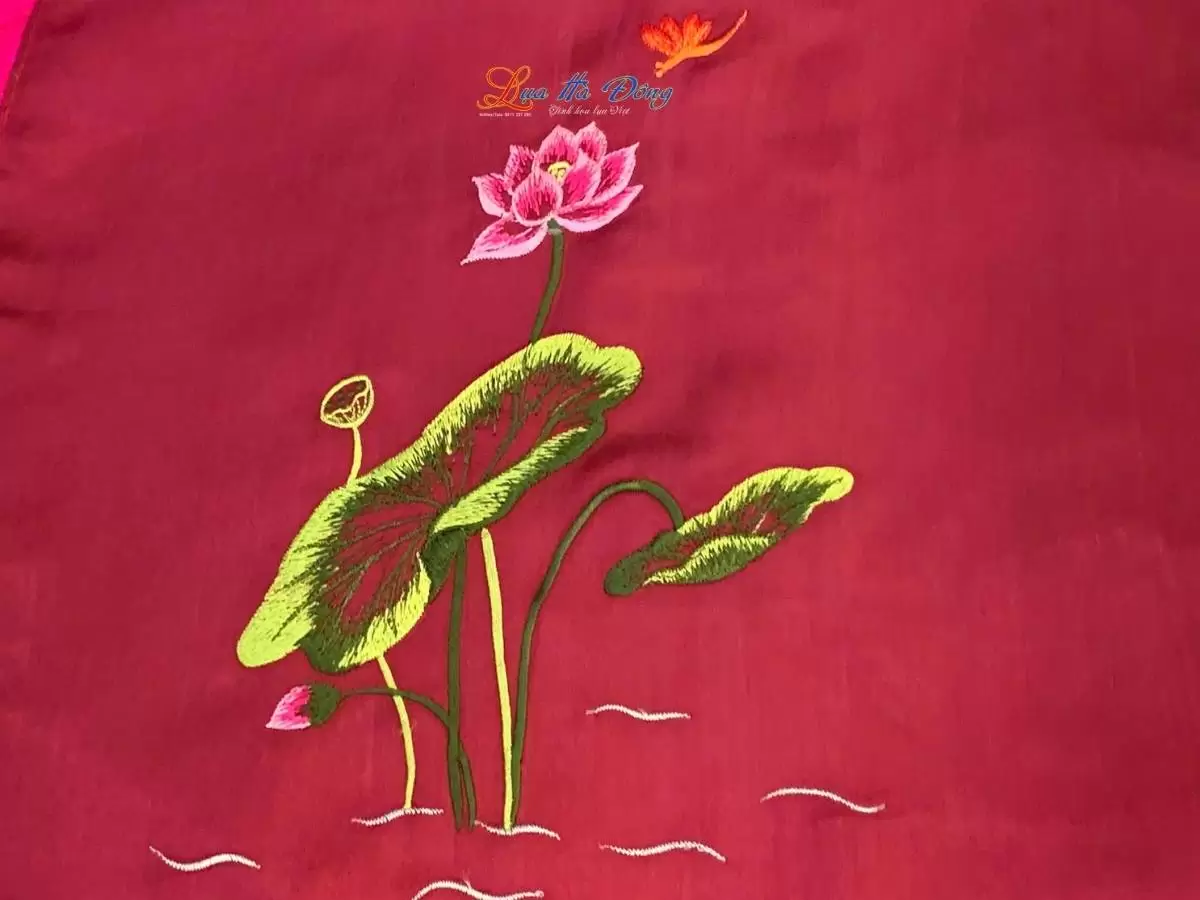 Khăn lụa trơn thêu sen đỏ mận