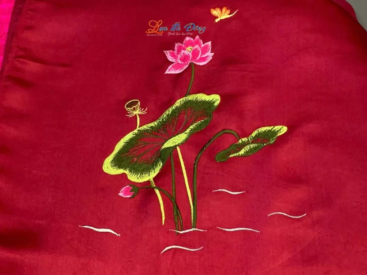 Khăn lụa trơn thêu sen đỏ mận