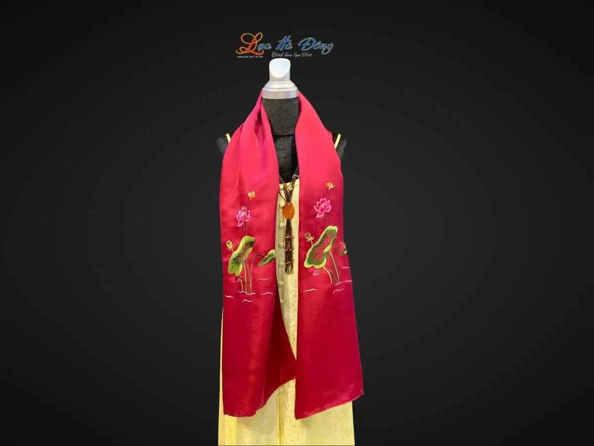 Khăn lụa trơn thêu sen đỏ mận