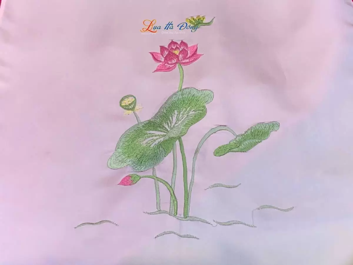 Khăn lụa trơn thêu sen hồng phấn