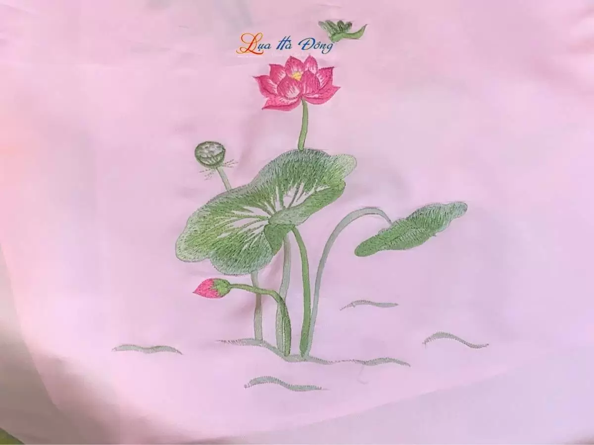 Khăn lụa trơn thêu sen hồng phấn
