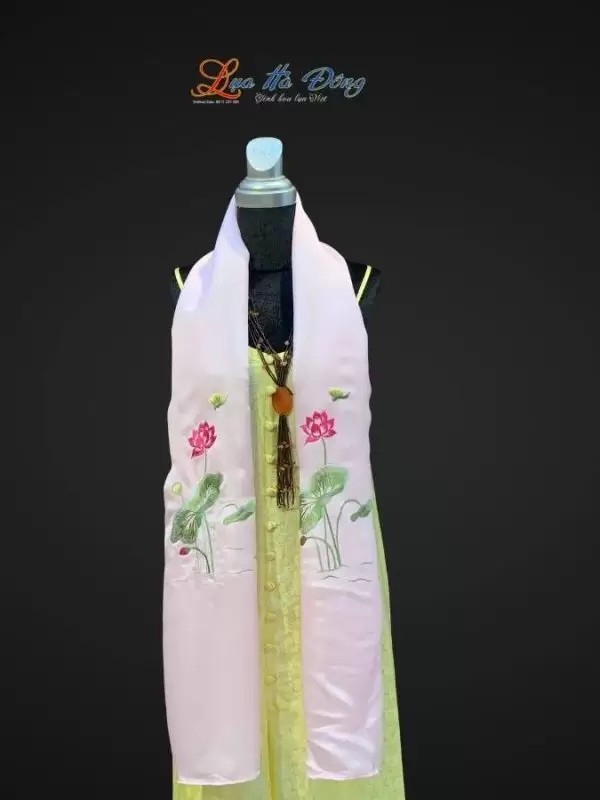 Khăn lụa trơn thêu sen hồng phấn