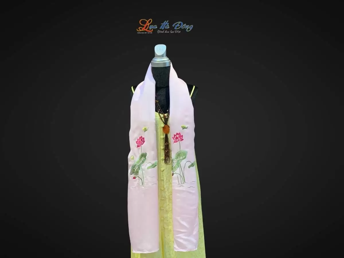 Khăn lụa trơn thêu sen hồng phấn
