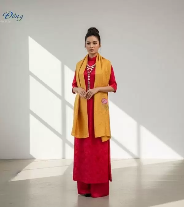 Khăn lụa thêu tay mai nhí vàng đồng