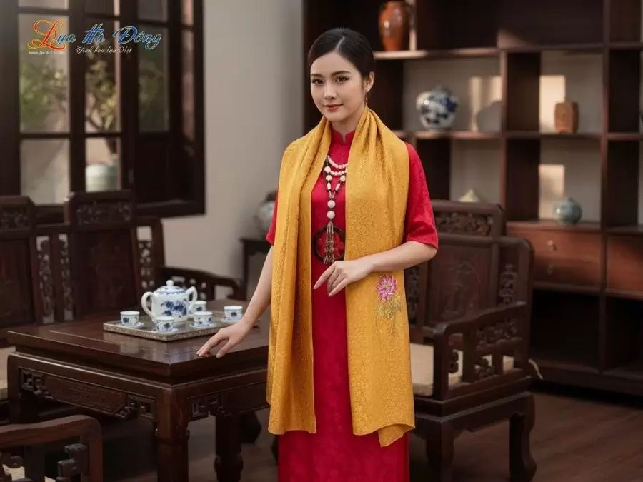 Khăn lụa thêu tay mai nhí vàng đồng