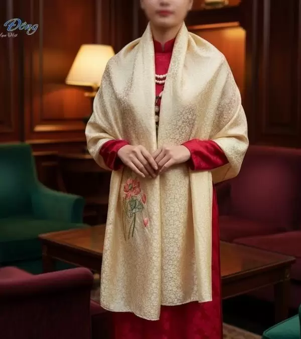 Khăn lụa thêu tay mai nhí vàng đồng nhạt