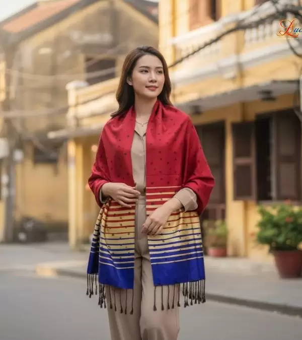 Khăn Lụa Tơ Tằm Họa Tiết Lá Dâu Đỏ