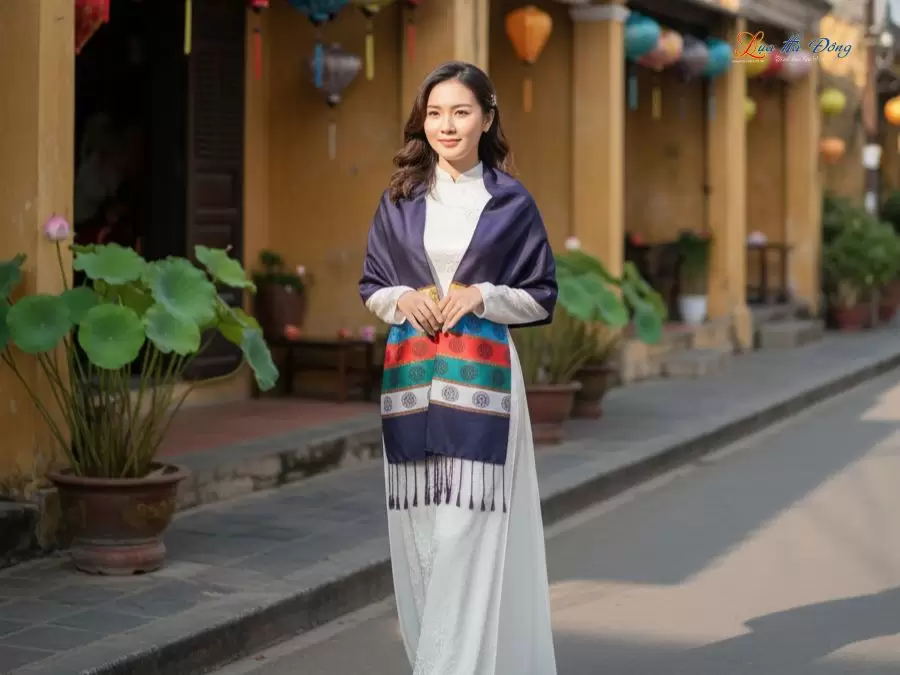 Khăn Lụa Tơ Tằm Họa Tiết Văn Miếu Quốc Tử Giám