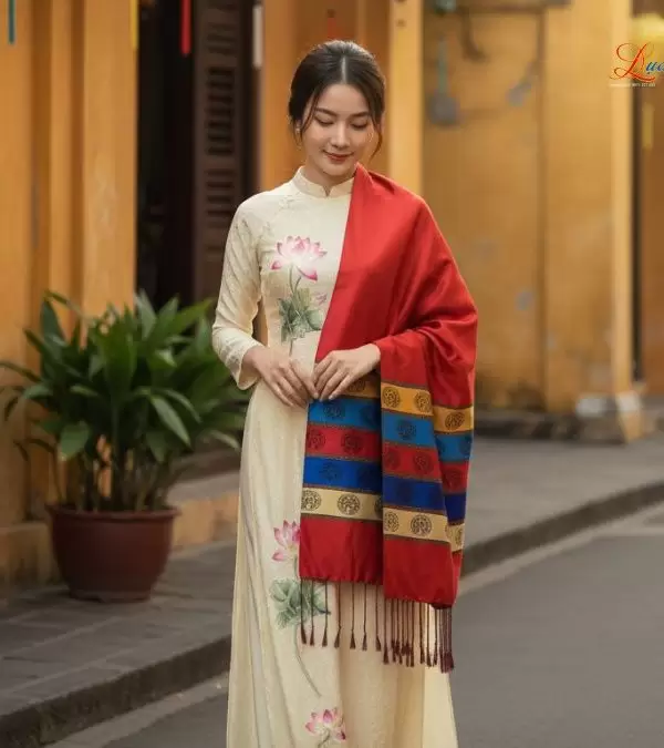 Khăn Lụa trống đồng Văn Miếu Quốc Tử Giám nền đỏ cam