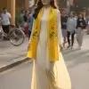 Khăn lụa thêu sen trơn màu vàng