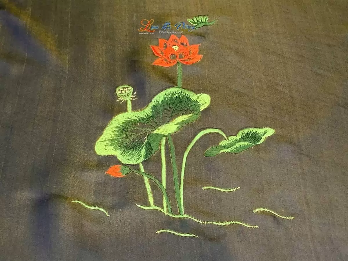 Khăn lụa trơn thêu sen vàng đen