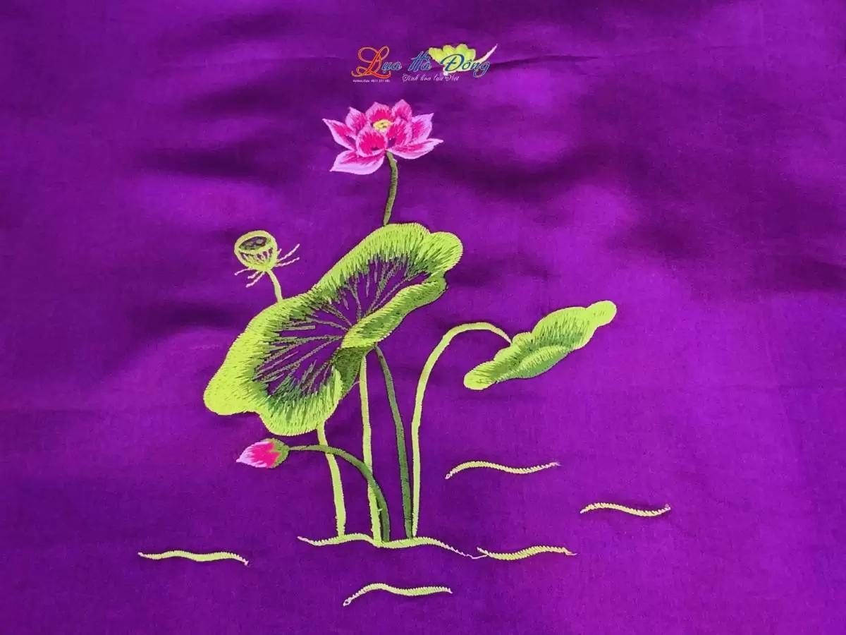 Khăn lụa trơn thêu sen tím cà