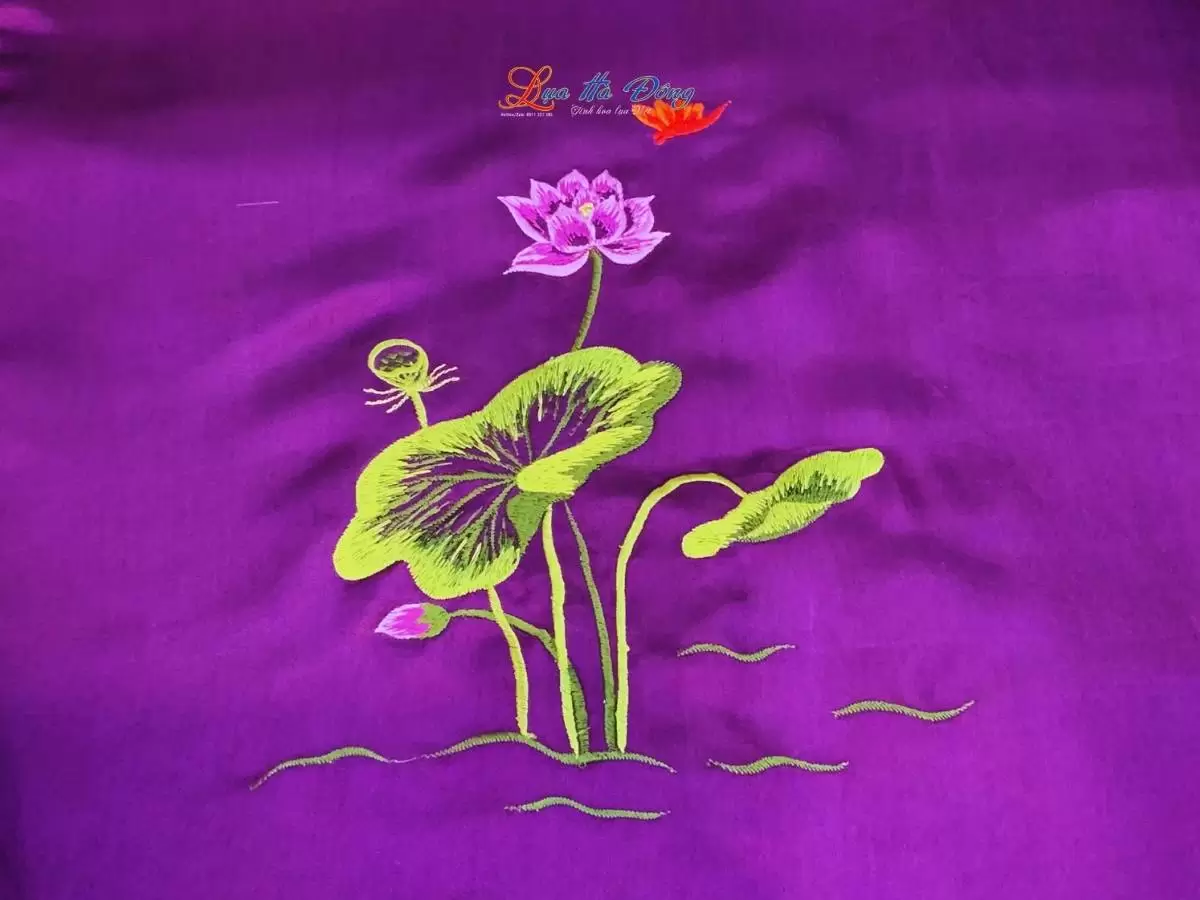Khăn lụa trơn thêu sen tím cà