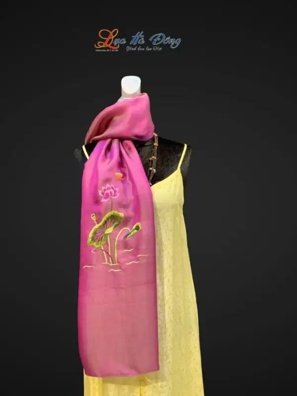 Khăn lụa trơn thêu sen tím hồng