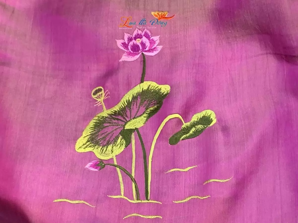 Khăn lụa trơn thêu sen tím hồng