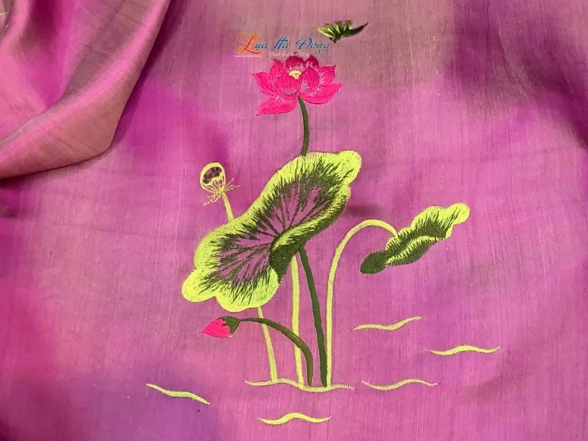 Khăn lụa trơn thêu sen tím hồng