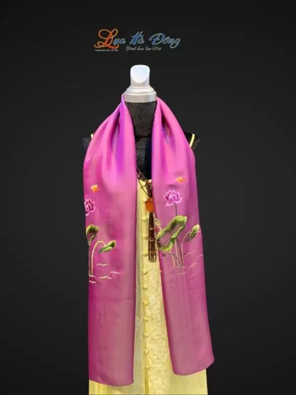 Khăn lụa trơn thêu sen tím hồng