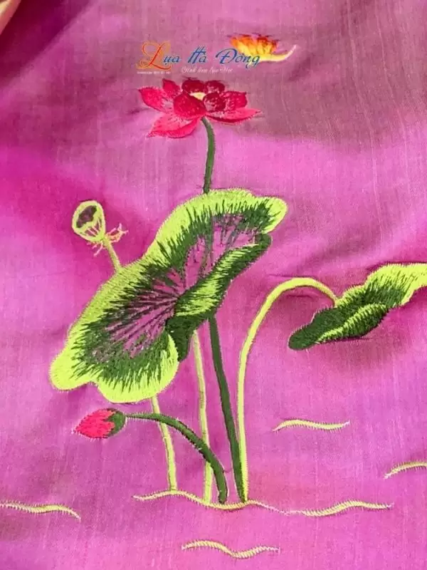 Khăn lụa trơn thêu sen tím hồng