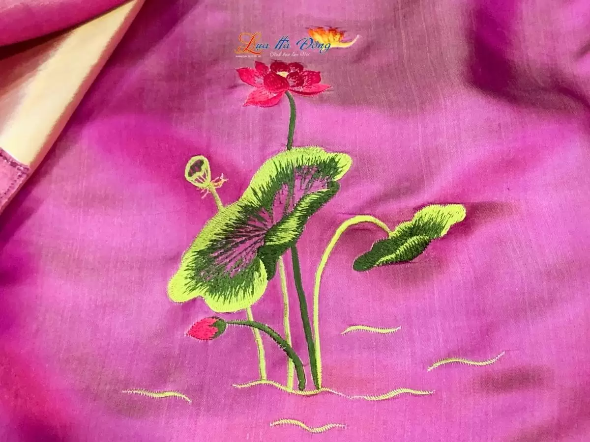Khăn lụa trơn thêu sen tím hồng