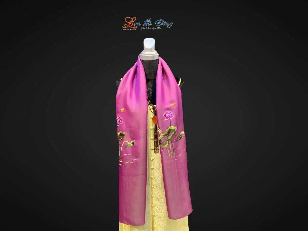 Khăn lụa trơn thêu sen tím hồng