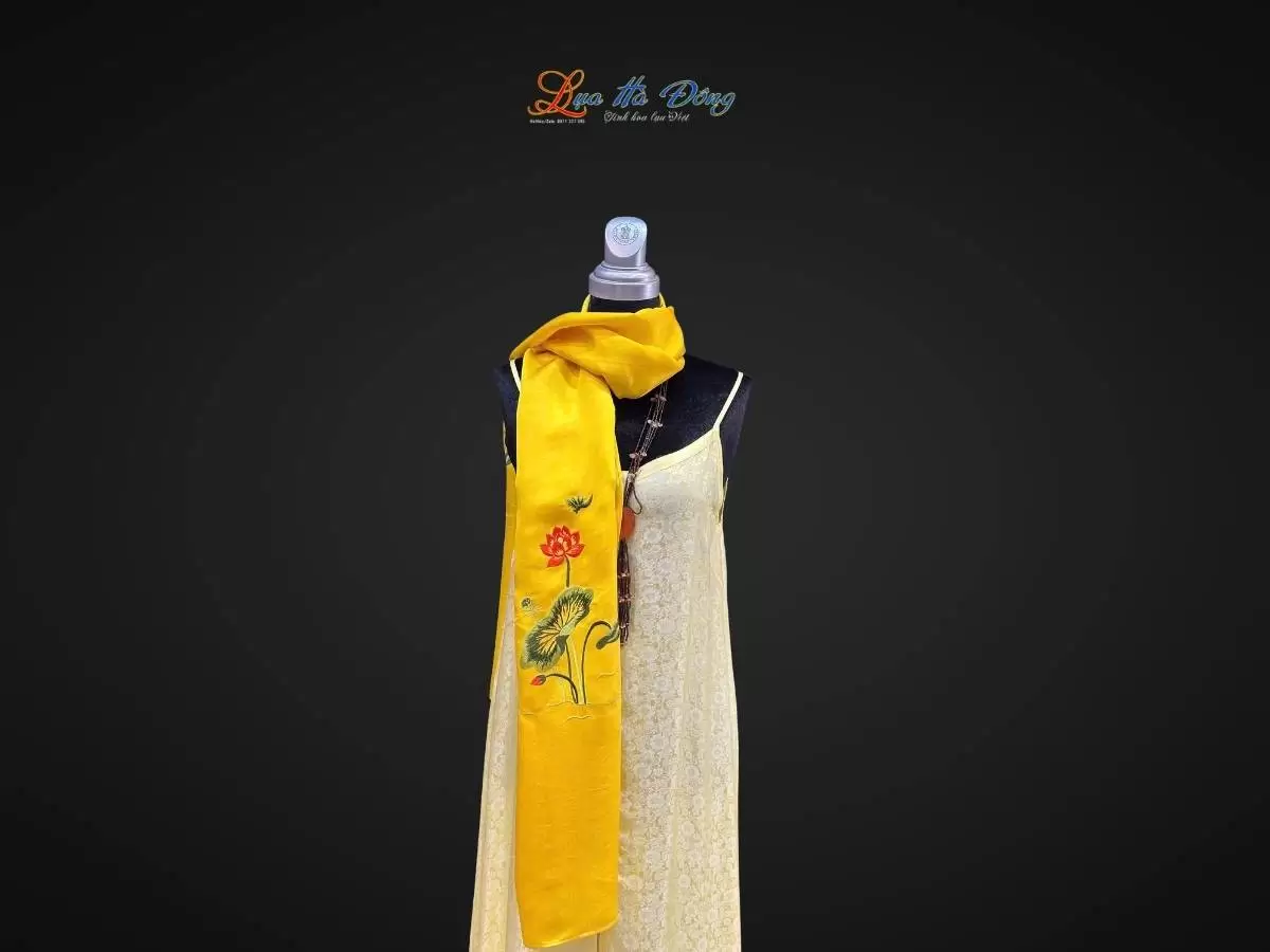 Khăn lụa trơn thêu sen vàng
