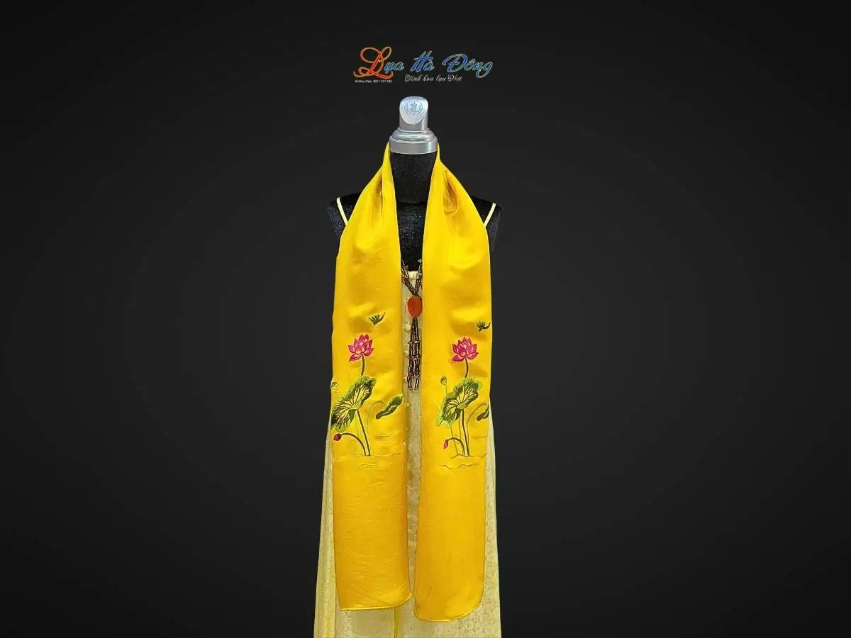 Khăn lụa trơn thêu sen vàng