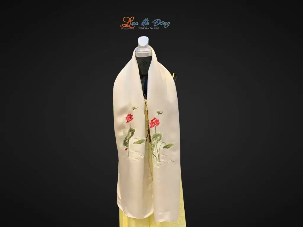 Khăn lụa trơn thêu sen trắng ngọc trai